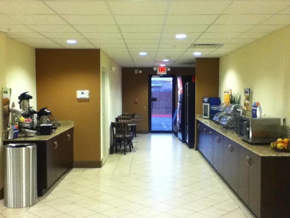 Microtel Inn And Suites Eagle Pass Bagian luar foto