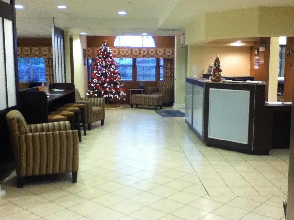 Microtel Inn And Suites Eagle Pass Bagian luar foto